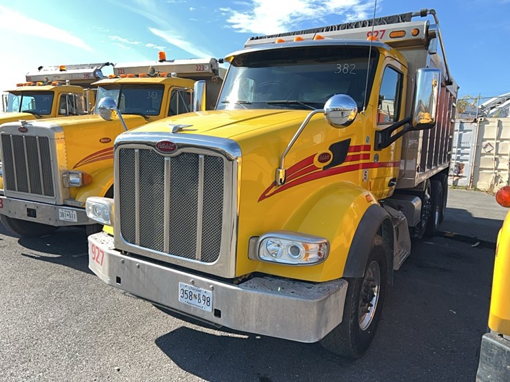 2017-peterbilt-567-image-2