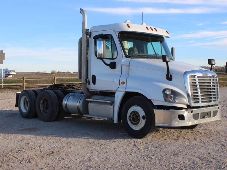 2016-freightliner-cascadia-125-image-4