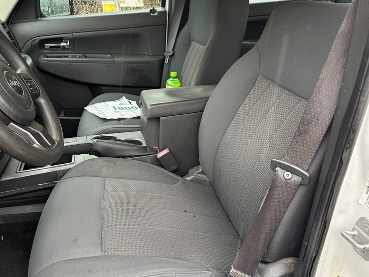 2012-jeep-liberty-image-27