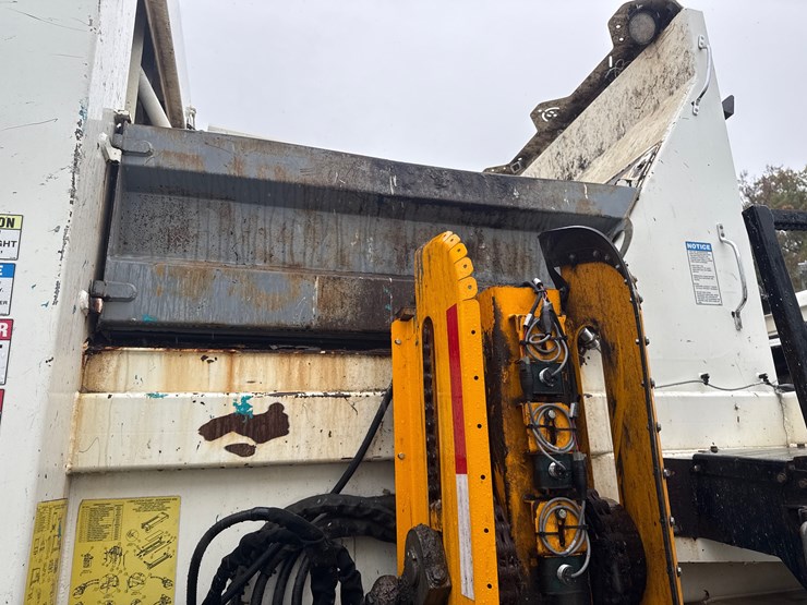 2015-autocar-acx64-image-38