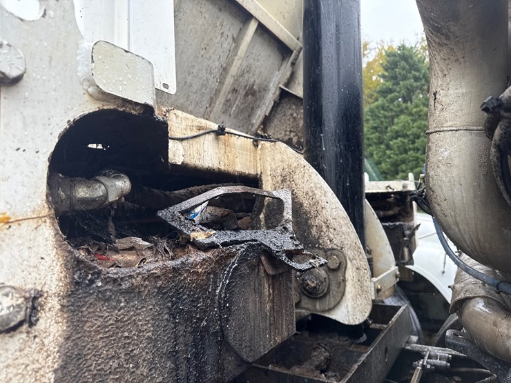 2015-autocar-acx64-image-45