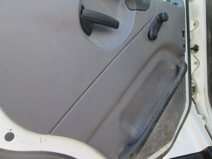 2016-freightliner-108sd-image-39