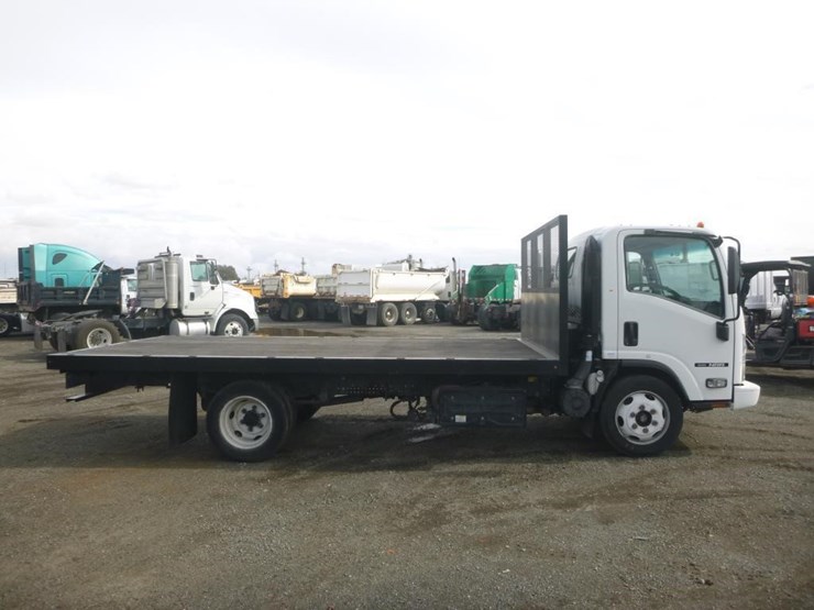 2018-isuzu-nrr-image-7