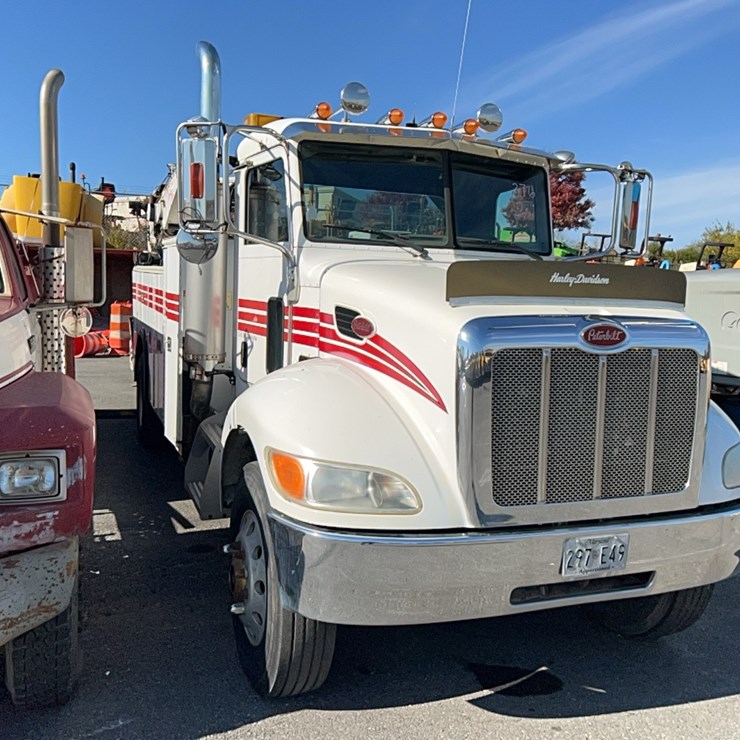 2005 PETERBILT 335