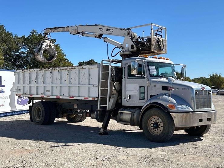 2017-peterbilt-348-image-2