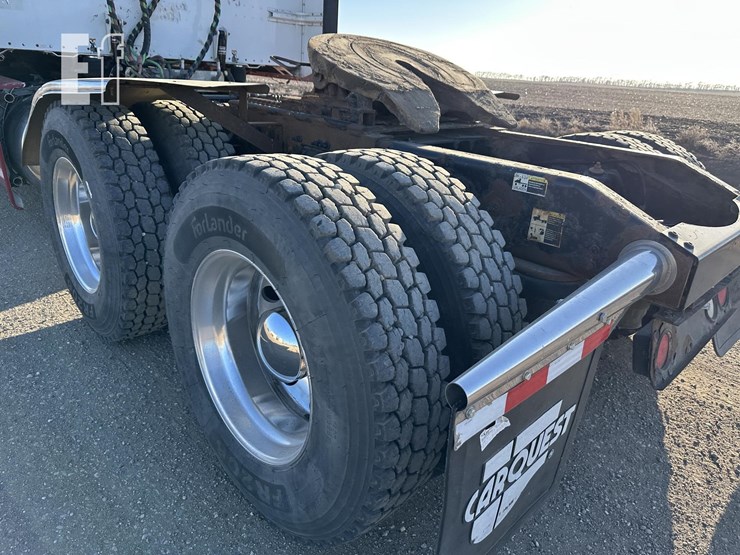 2014-peterbilt-386-image-11