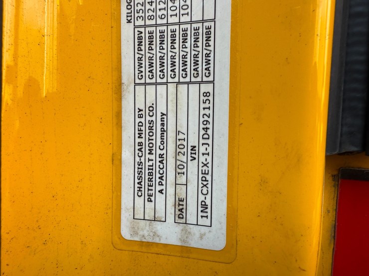 2018-peterbilt-567-image-19