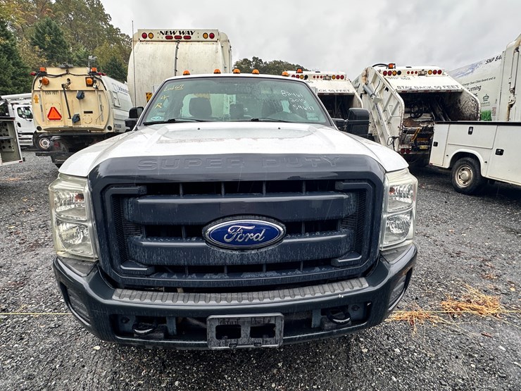 2015-ford-f350-xl-image-3