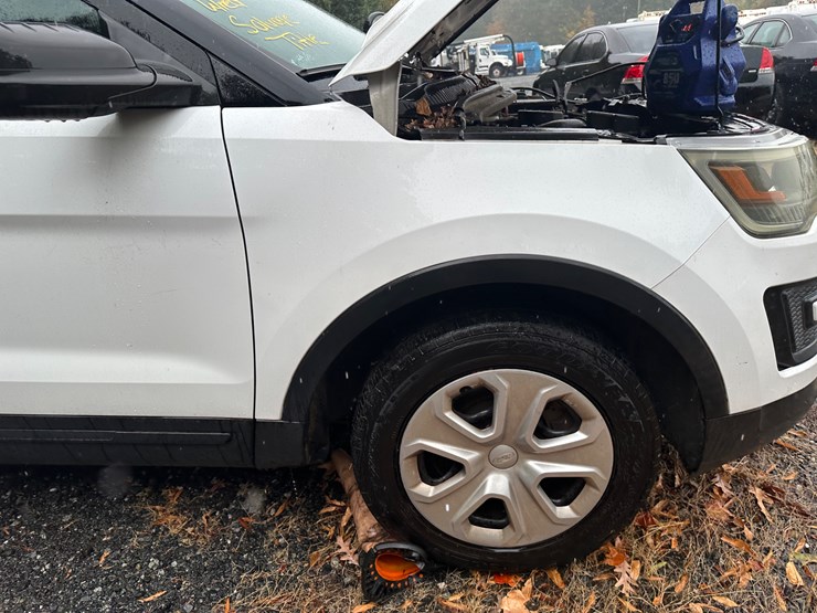 2016-ford-explorer-image-29