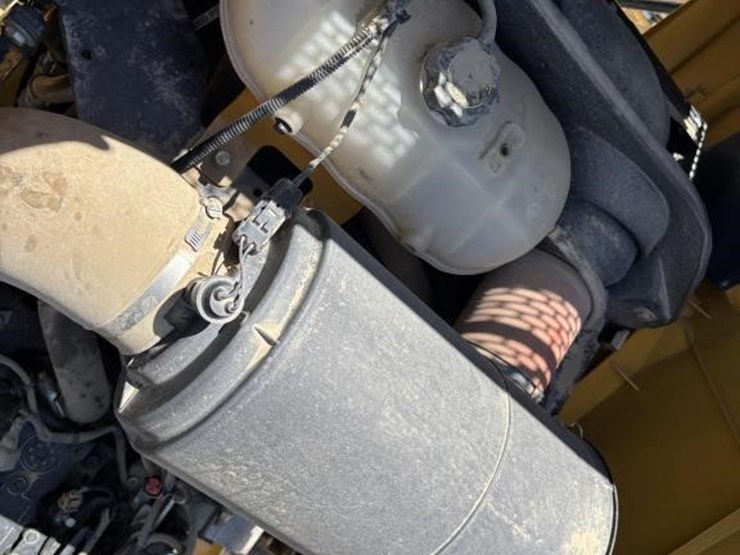 2018-deere-210l-image-42