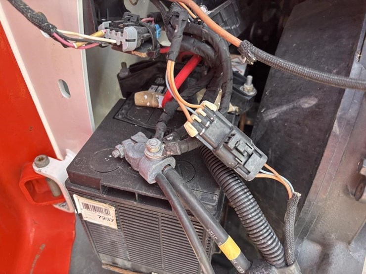 2019-bobcat-t740-image-32