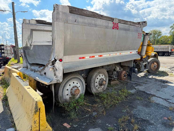 2003-peterbilt-378-image-3
