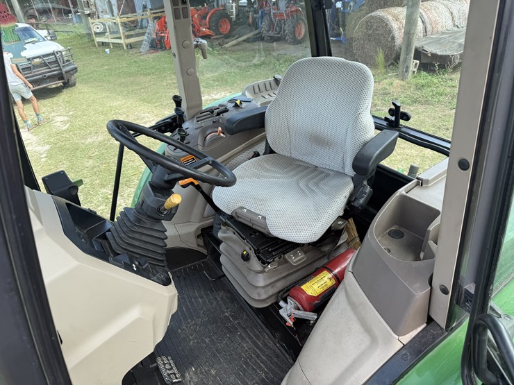 2017-john-deere-6120e-image-10