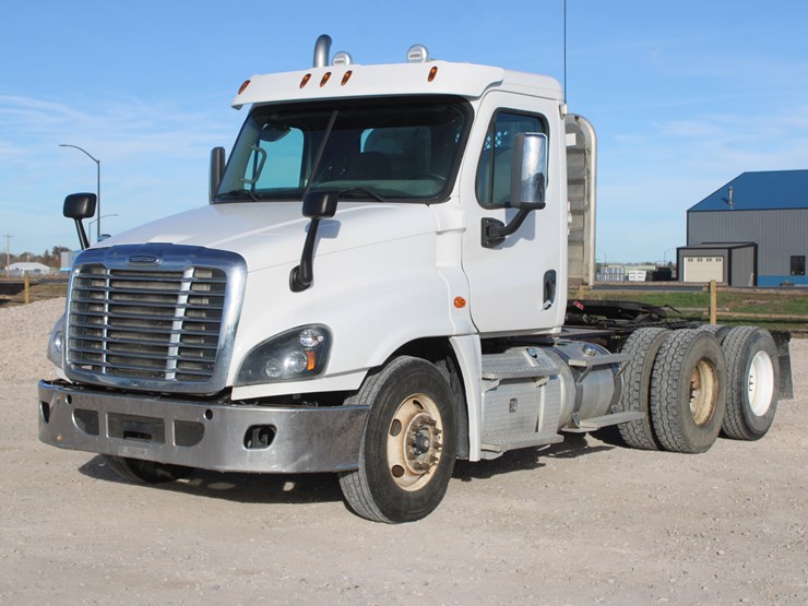 2016-freightliner-cascadia-125-image-5