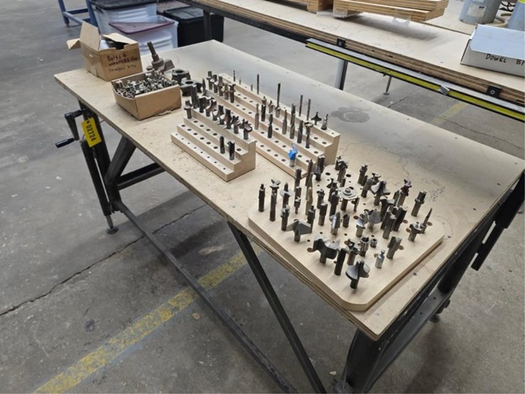 #2724-•-5'-x-32"-work-bench-w/-router-bits-image-14