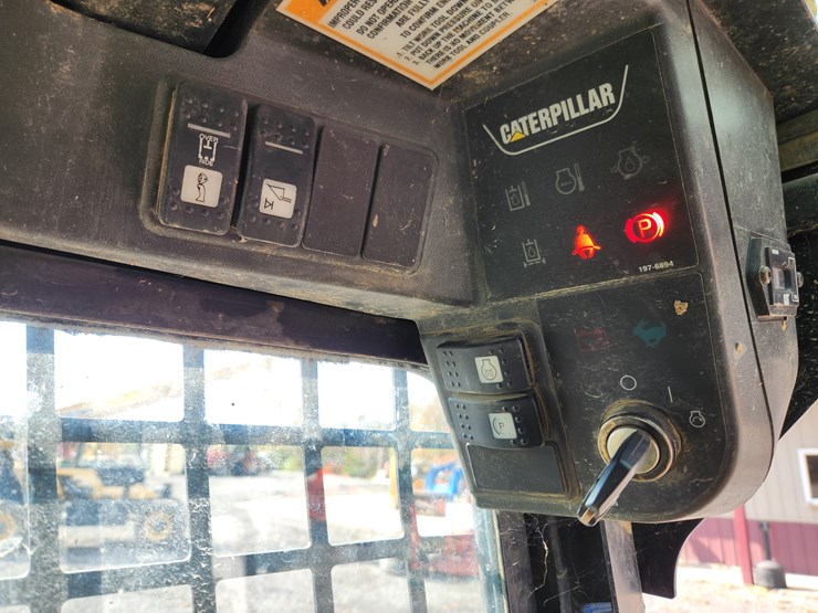 caterpillar-257-image-12