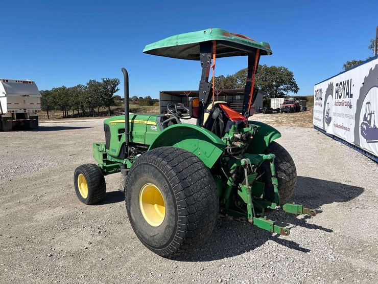 2011-john-deere-5085-70hp-utility-tractor-image-2