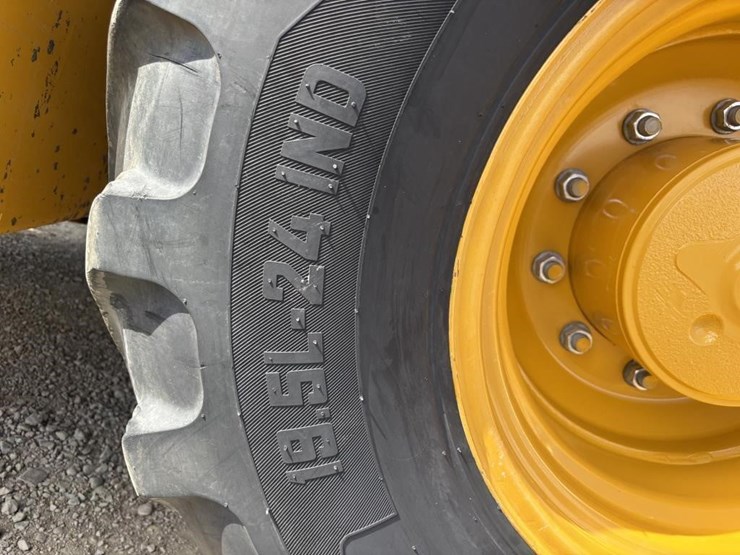 2020-deere-310l-ep-image-32