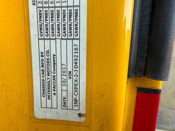 2018-peterbilt-567-image-16