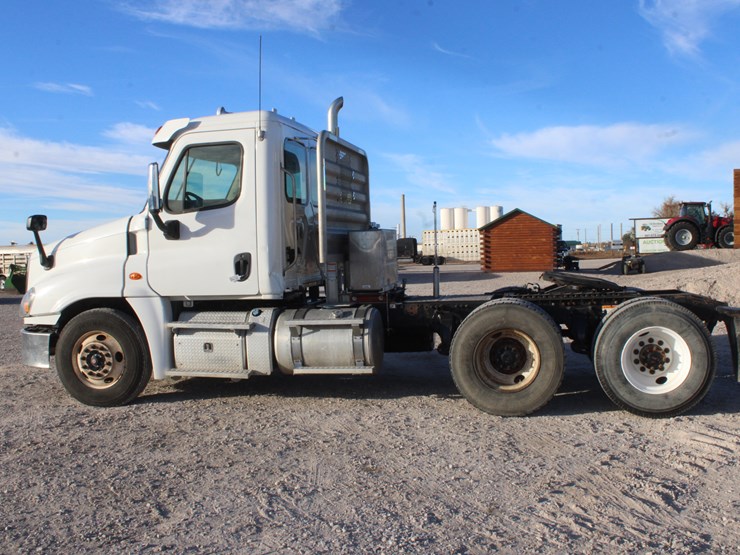2016-freightliner-cascadia-125-image-10