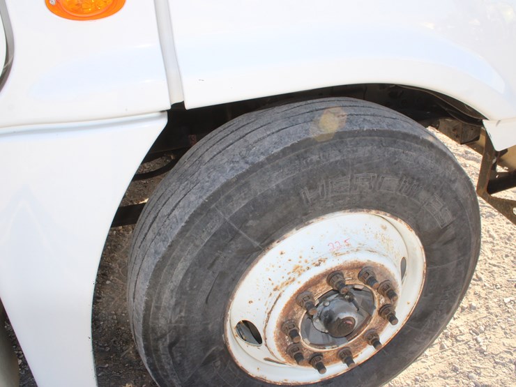 2016-freightliner-cascadia-125-image-34