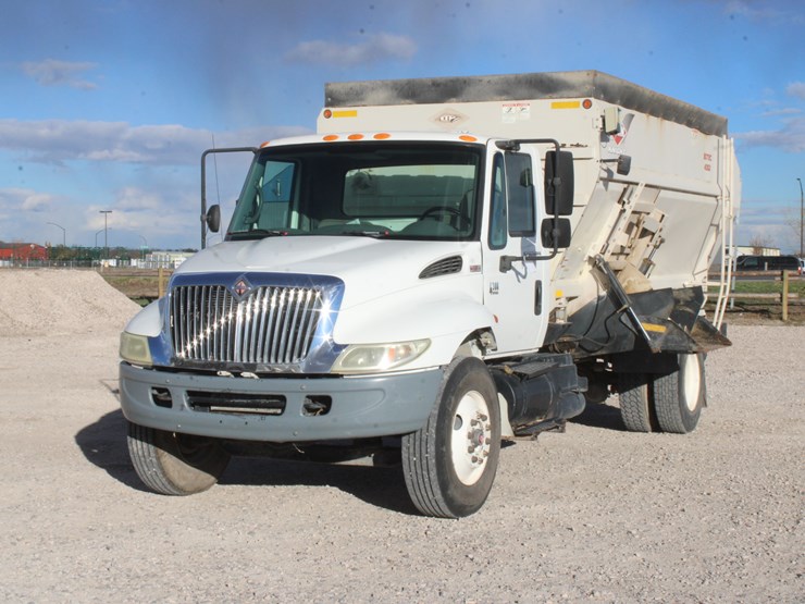 2004-international-durastar-4300-image-16