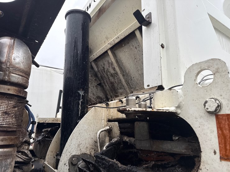 2015-autocar-acx64-image-14