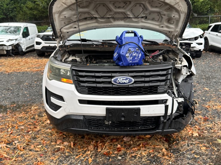 2016-ford-explorer-image-5