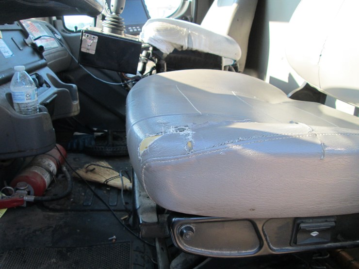 2016-freightliner-108sd-image-42