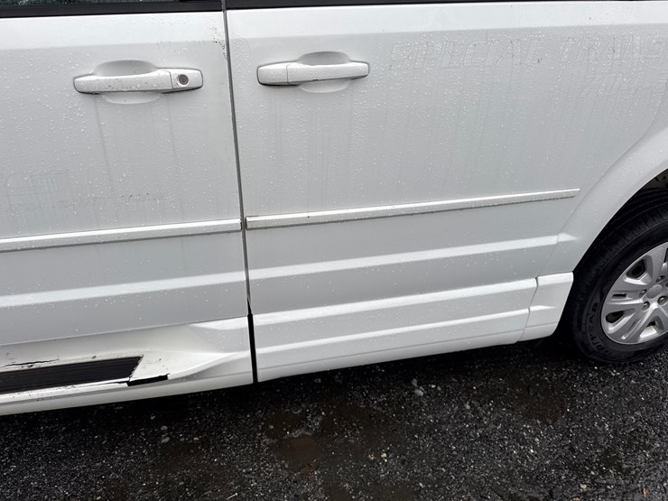 2014-dodge-caravan-image-12