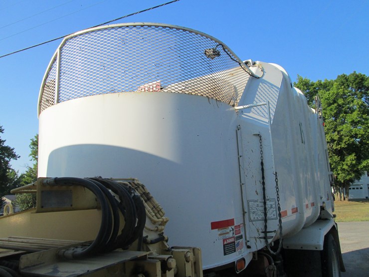 2016-freightliner-108sd-image-33