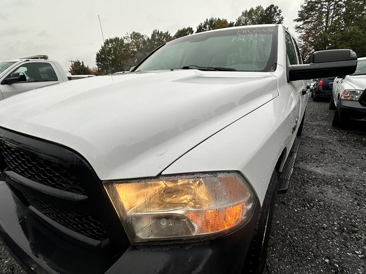 2015-dodge-ram-1500-image-28