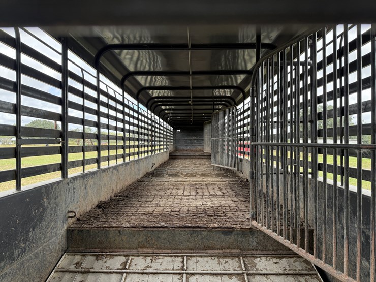 2015-goose-neck-cattle-trailer-image-5