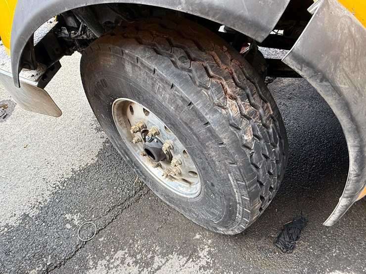 2018-peterbilt-567-image-11