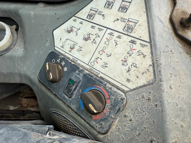 2015-bobcat-s650-image-11