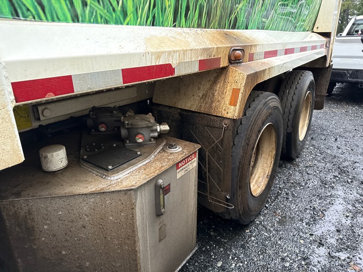 2016-autocar-acx64-image-17