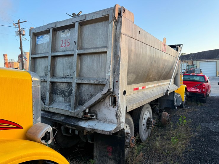 2003-peterbilt-378-image-3