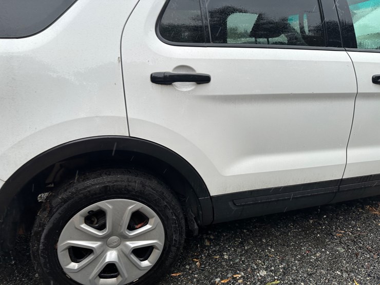 2016-ford-explorer-image-26