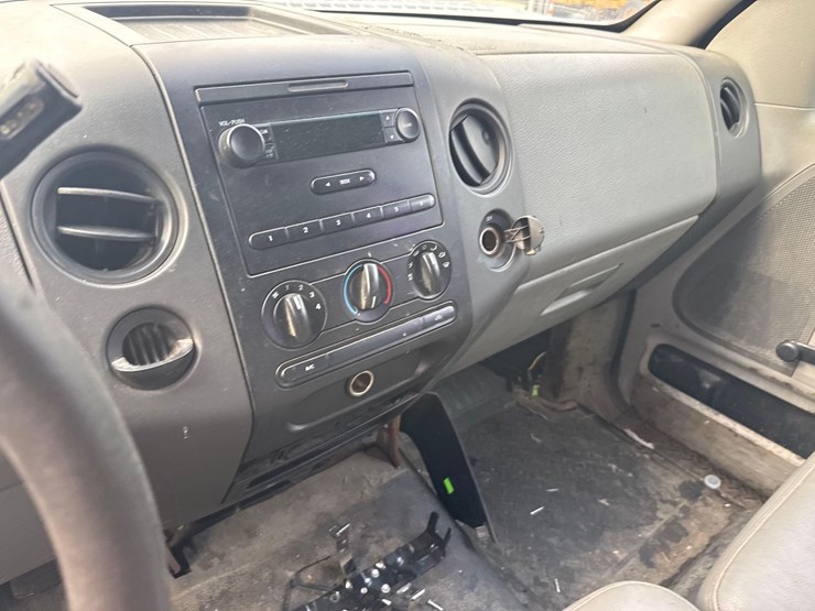 2014-ford-f150-xl-image-12