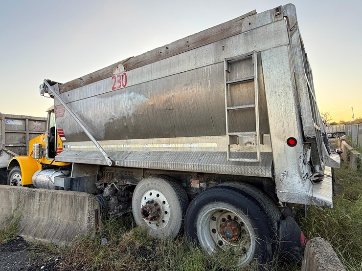 2003-peterbilt-378-image-4