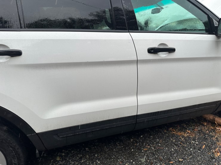 2016-ford-explorer-image-25