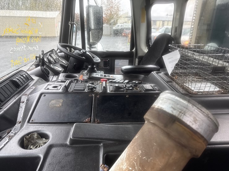 2016-autocar-acx64-image-44