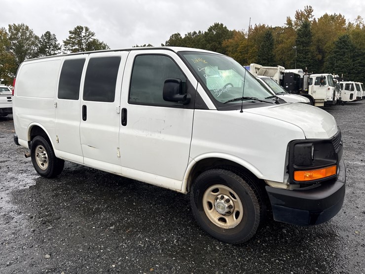 2014-utility-van-image-1