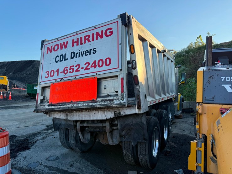 2018-peterbilt-567-image-3