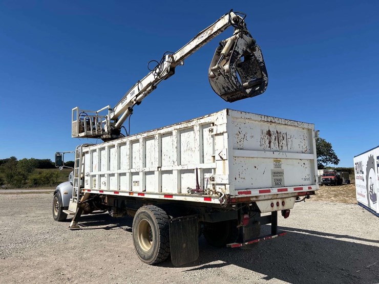 2017-peterbilt-348-image-3