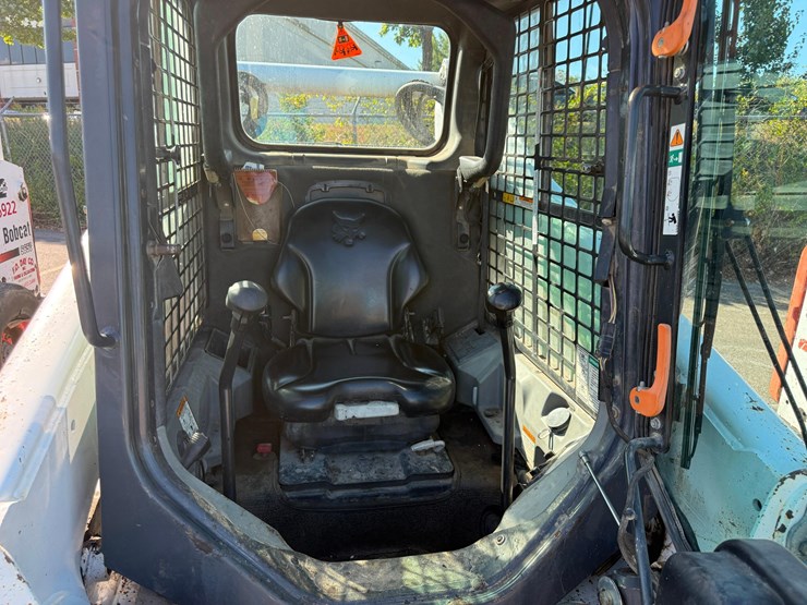2015-bobcat-s650-image-10
