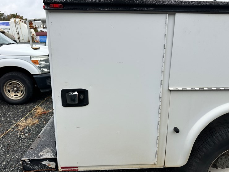 2015-ford-f350-xl-image-11