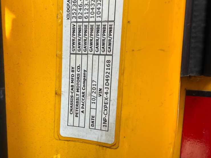 2018-peterbilt-567-image-18