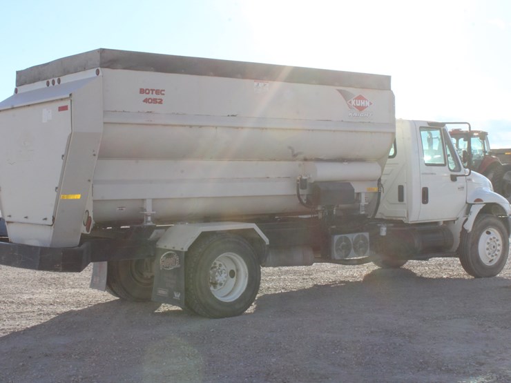 2004-international-durastar-4300-image-9