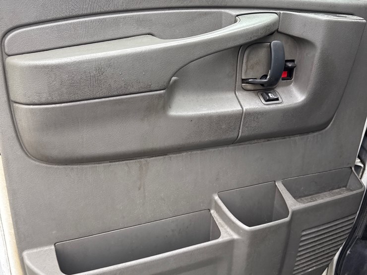 2014-utility-van-image-37